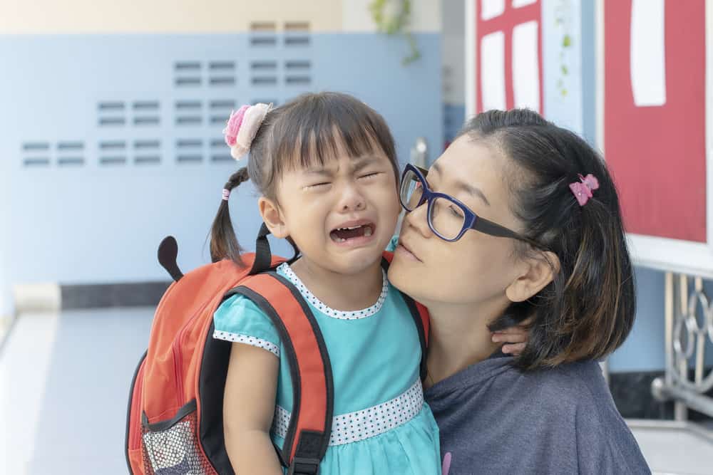 5 Positive Parenting Strategies To Deal With A Crying Child On The First Day Of School
