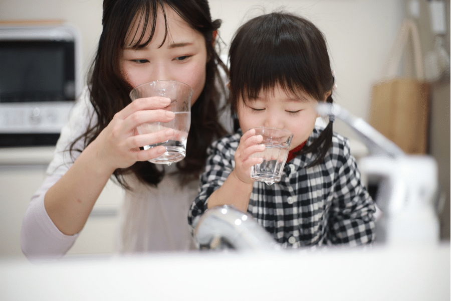 8 Strategies To Encourage Your Toddler To Drink More Water
