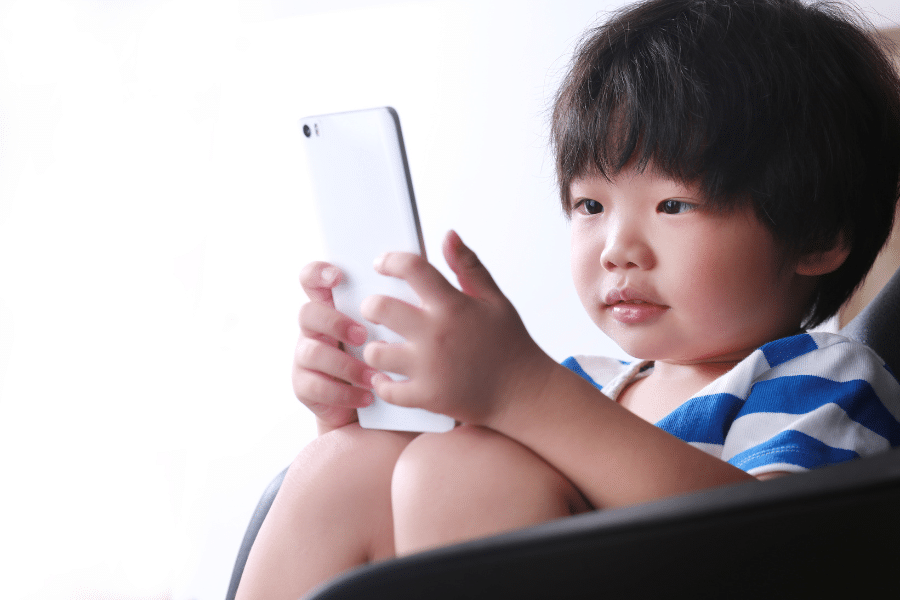 Young Kids and Screen Time: Striking a Healthy Screen Time Balance